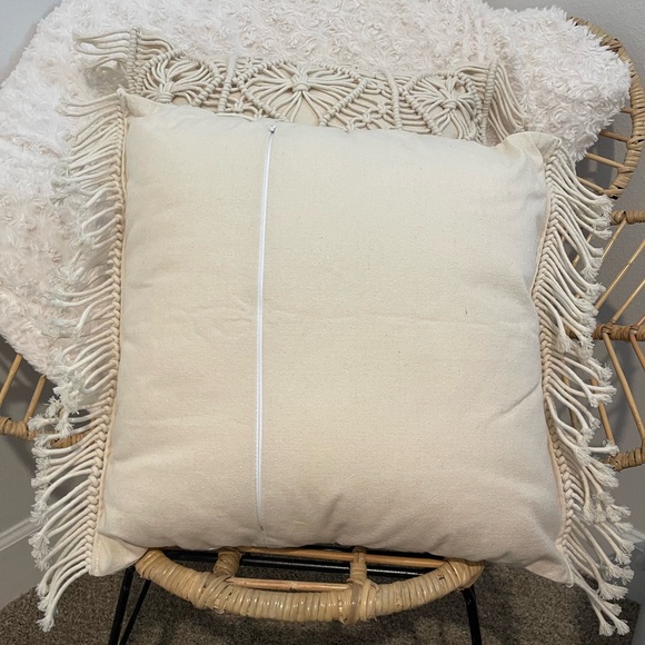 NWT Handmade Macrame Boho Boutique Pillow Cases W/Inserts - Picture 10 of 10
